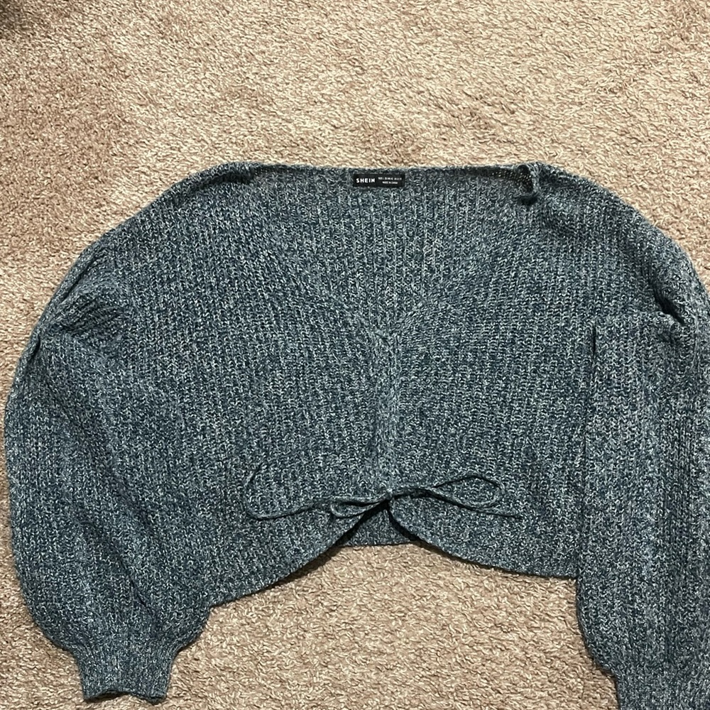 Loose fit crop long sleeve top